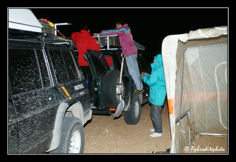 026 Passe 18h la nuit tombe rapidement et nous installons notre premier campement dans le desert